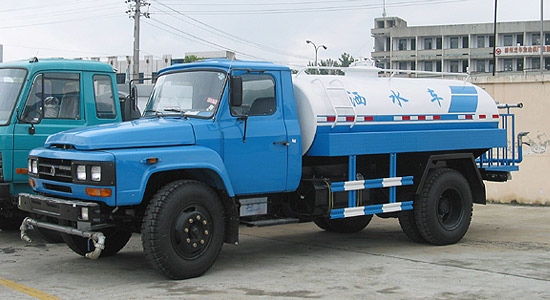 东风尖头绿化喷洒车