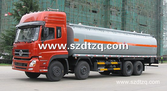 东风天龙前四后八油罐车