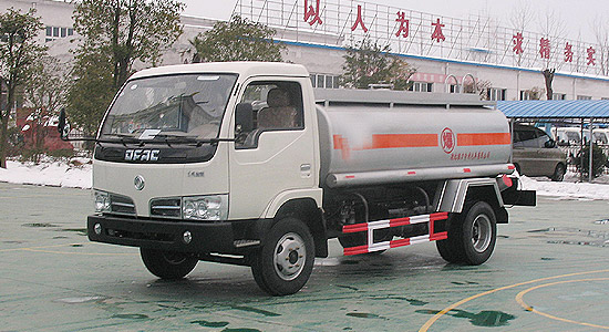 东风5吨加油车