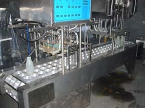 自动连续灌装机封口机