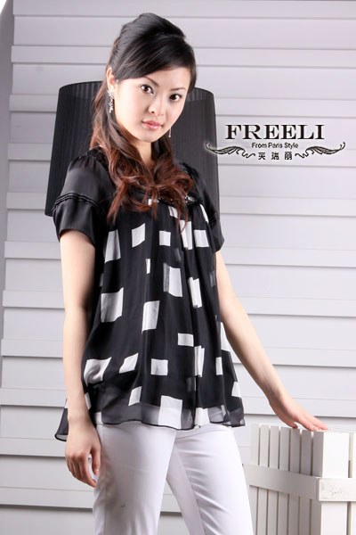 芙瑞丽折扣女装,低价尽享名品风范!