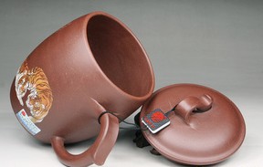 瑞祥双虎紫砂杯