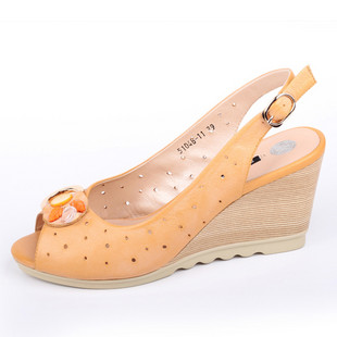 施萌2011新款 夏季 图案鱼嘴 镂点扣带 牛皮女鞋 坡跟