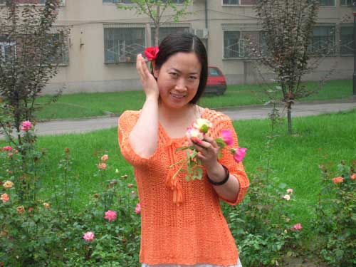 芙蓉姐姐转型后新照 透着知性美