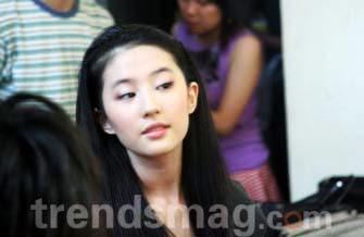揭秘:刘亦菲幕后化妆全过程_中国品牌总网