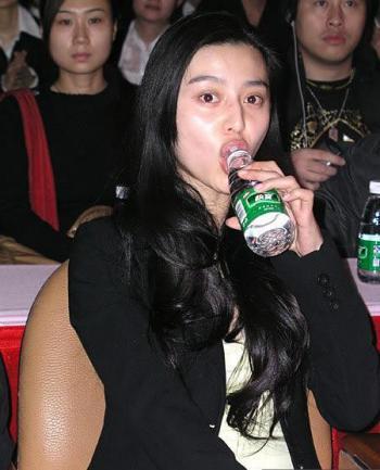组图:帅哥美女惊人丑态