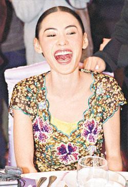 组图:帅哥美女惊人丑态