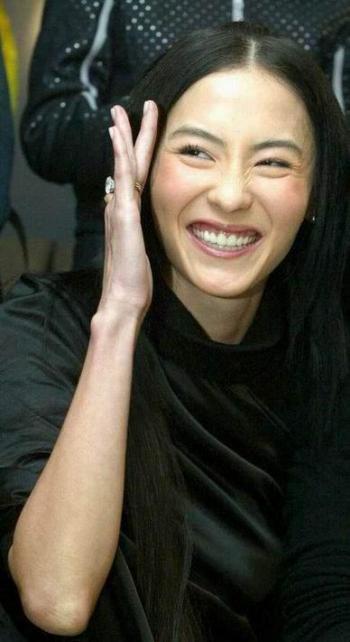 组图:帅哥美女惊人丑态