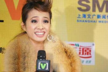 组图:帅哥美女惊人丑态 明星在镜头下的另一面_中国品牌总网