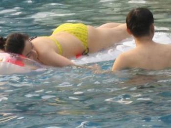 组图:帅哥美女惊人丑态 明星在镜头下的另一面_中国品牌总网
