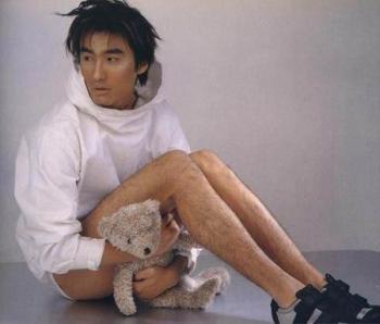 组图:帅哥美女惊人丑态 明星在镜头下的另一面_中国品牌总网