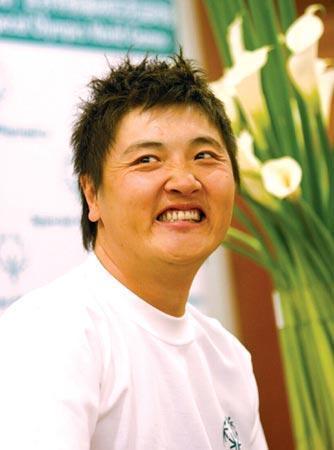 组图:帅哥美女惊人丑态 明星在镜头下的另一面_中国品牌总网