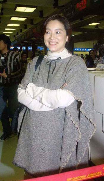组图:帅哥美女惊人丑态 明星在镜头下的另一面_中国品牌总网