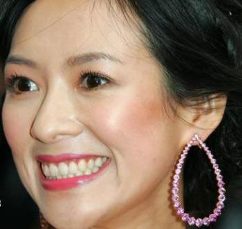 组图:帅哥美女惊人丑态 明星在镜头下的另一面_中国品牌总网