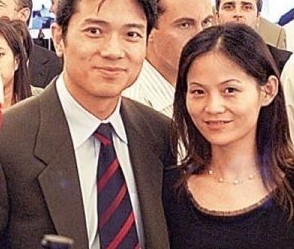 别人看不上的马云,却博得了美女张瑛钟情.