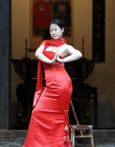 国外某网站曝光芙蓉姐姐华丽新照_中国品牌总网ppzw.com